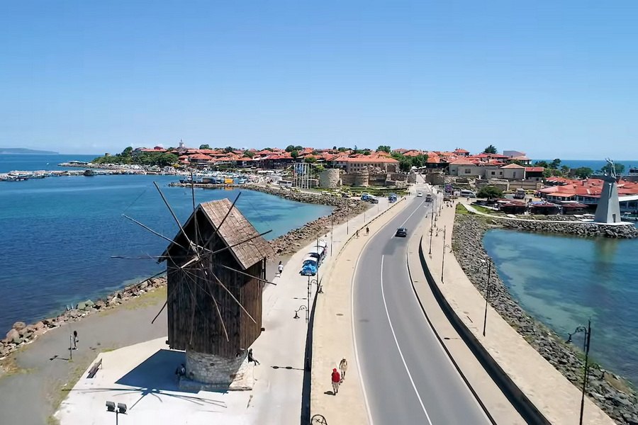 Nesebar i dvorac Ravadinovo
